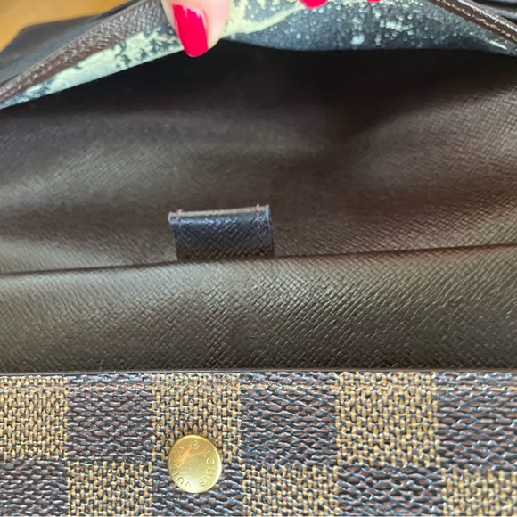 Louis Vuitton Damier Wallet GUC - Picture 11 of 15